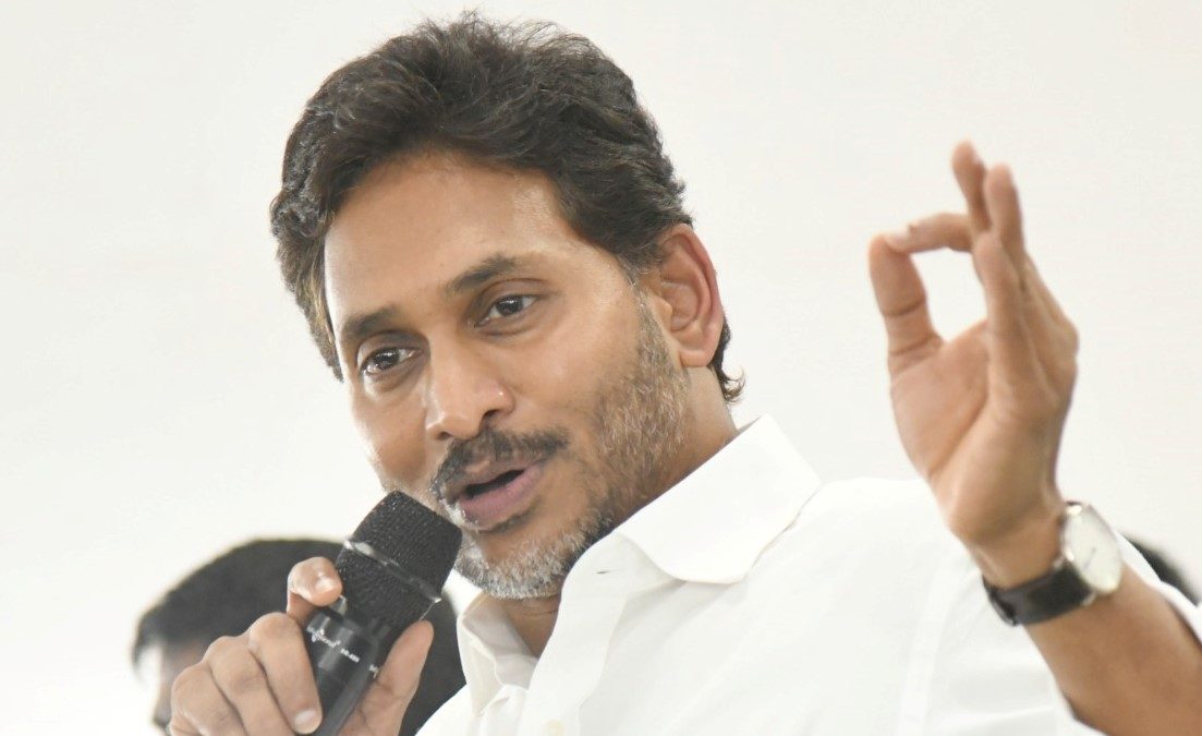 వైసీపీకి కంచుకోటలోనే బీటలు... స్థానిక పోరులో టీడీపీ హావా