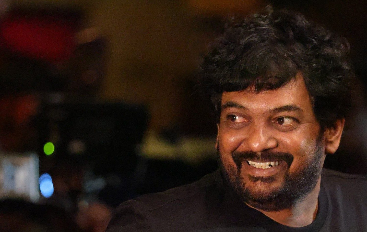 అన్నీ లాక్కున్నారు…డైరెక్టర్ పూరి జగన్నాథ్‏ను వెన్నుపోటు పొడిచింది ఎవరో తెలుసా.. ?