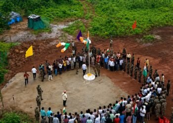 బస్తర్‌ లో శాంతి పవనాలు: కుర్రెగుట్టపై జెండా పండుగ