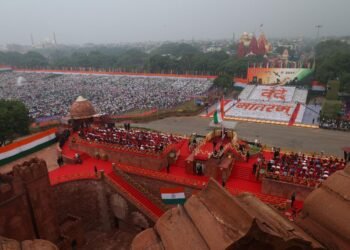 ఢిల్లీ ఎర్రకోటపై త్రివర్ణ పతాకం: మోడీ పిలుపు – సప్త ధార!