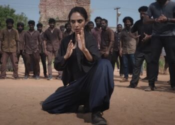 యాక్షన్ అవతారంలో శోభితా ధూళిపాళ డెడికేషన్!